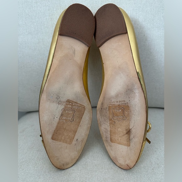 Authentic Stuart Weitzman Gold Cap Toe Flats with Bows Good Condition Size 7 - Picture 4 of 6